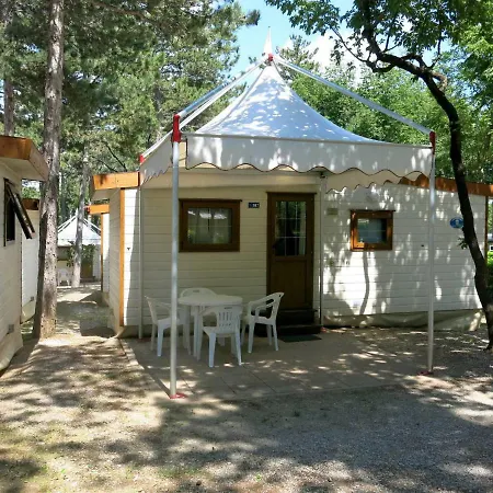 Locazione Turistica Camping Village Mare Pineta *